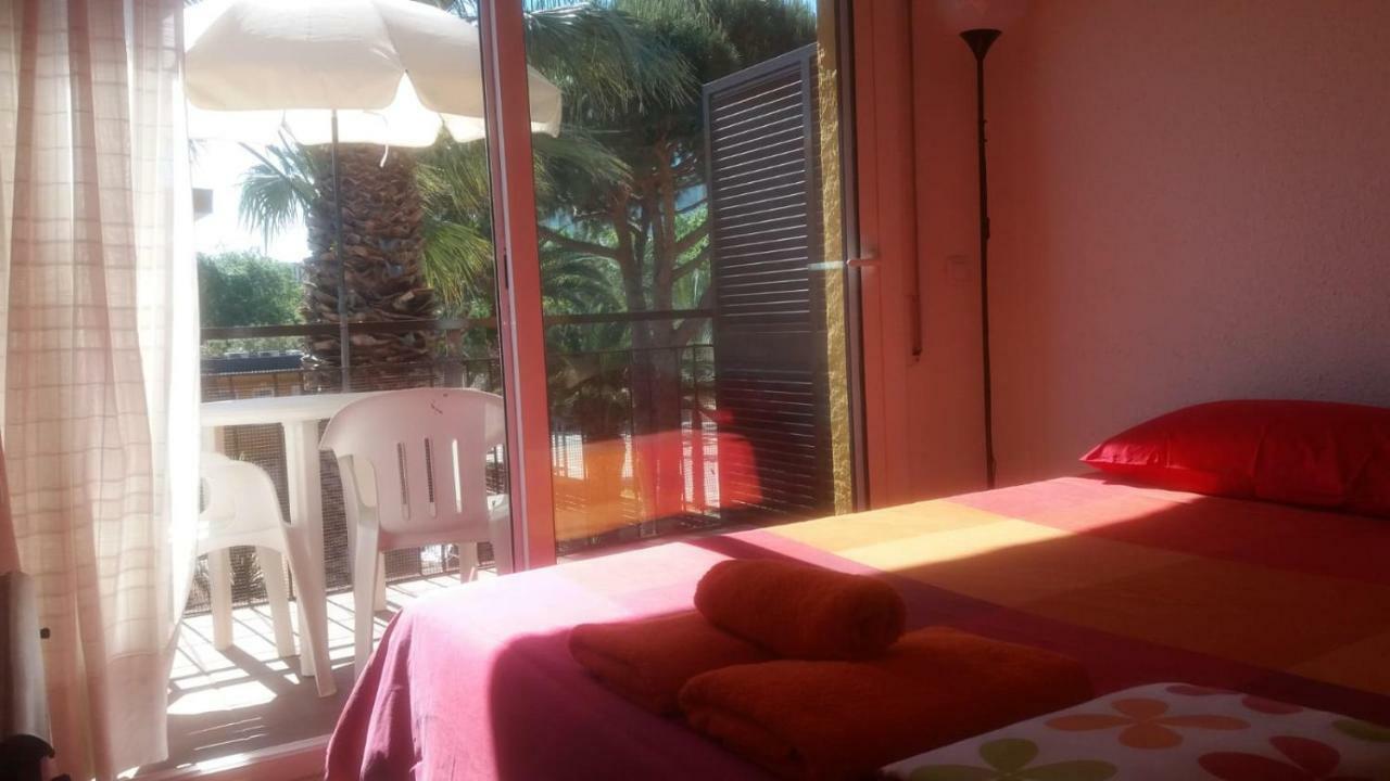 Apartamentos Les Palmeres ปลาตจาดาโร ภายนอก รูปภาพ